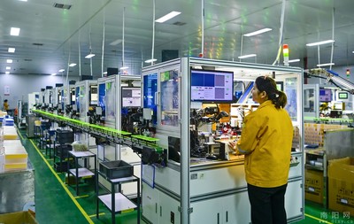 圖說(shuō)南陽(yáng) | 趕訂單 拼生產(chǎn) 銷(xiāo)售電子產(chǎn)品